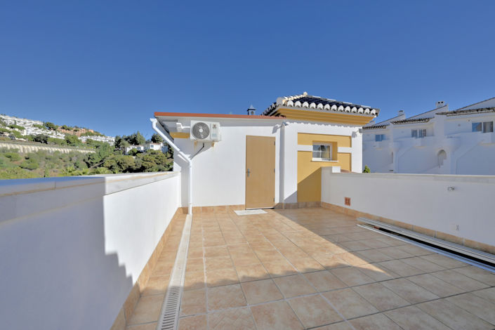 Image No.22-4 Bed Townhouse for sale