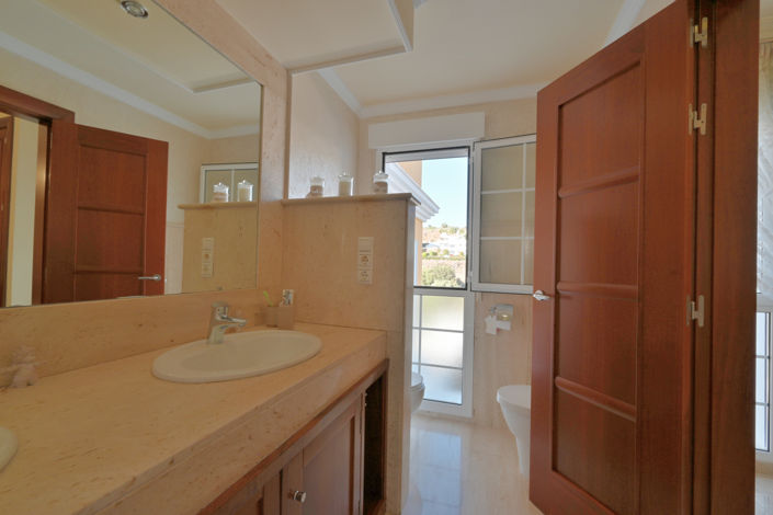 Image No.7-4 Bed Townhouse for sale