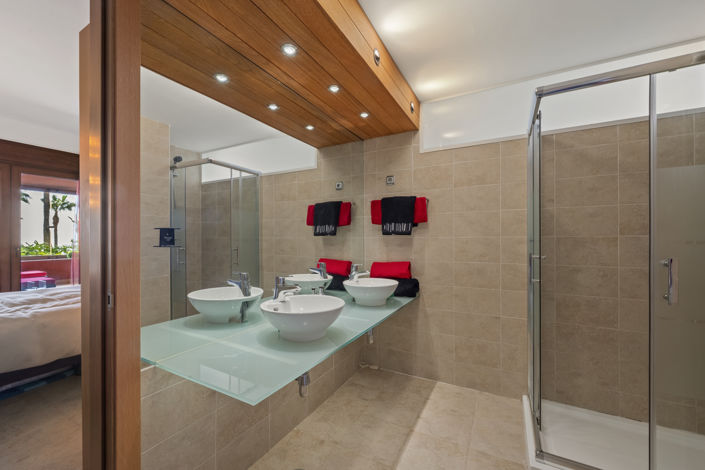 Image No.10-2 Bed Property for sale