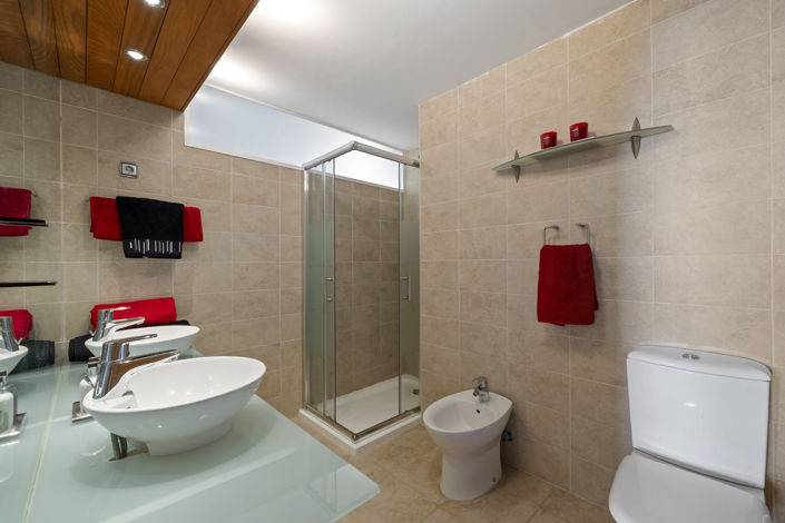 Image No.11-2 Bed Property for sale