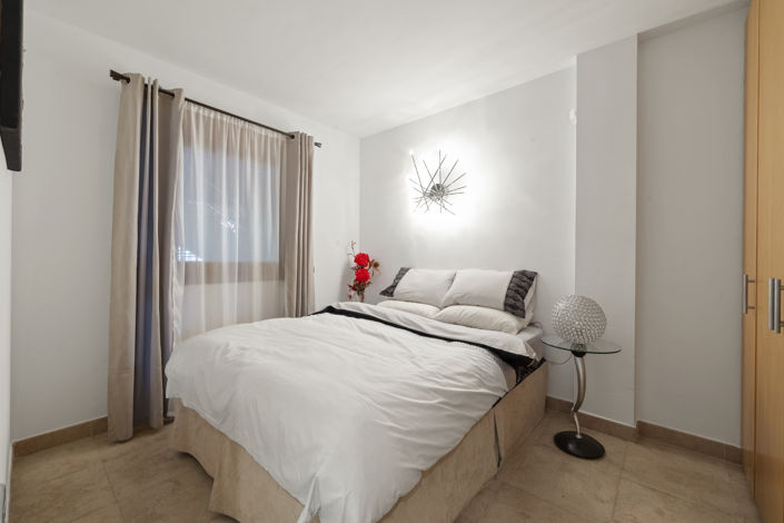 Image No.11-2 Bed Property for sale