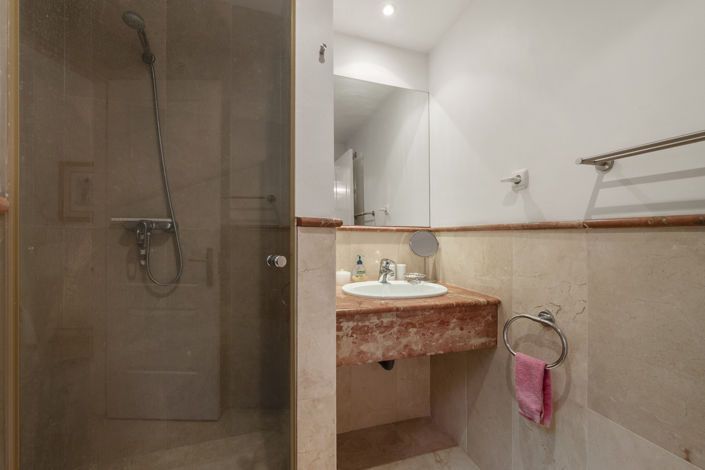 Image No.10-2 Bed Property for sale