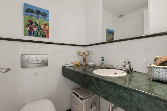 Image No.11-2 Bed Property for sale