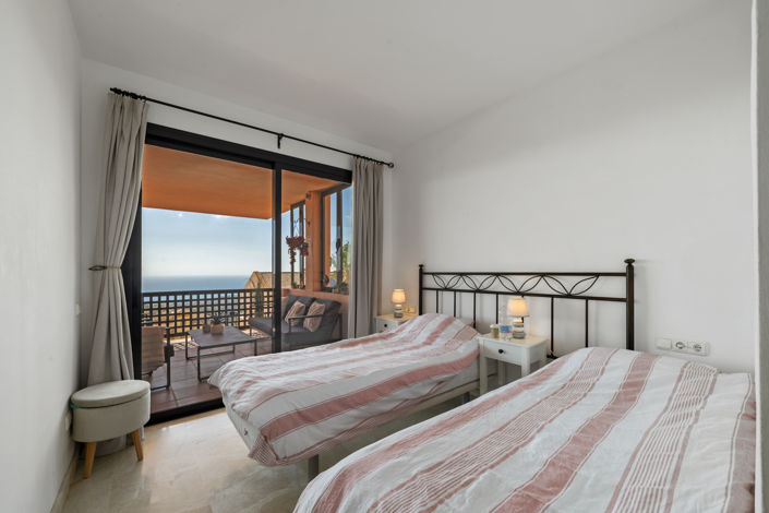 Image No.8-3 Bed Property for sale