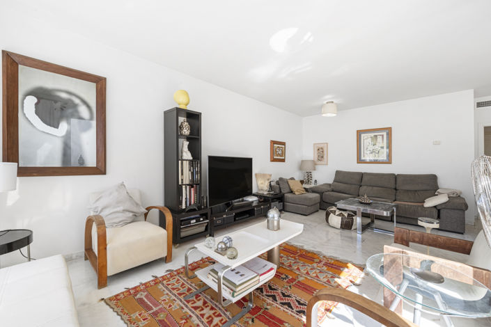 Image No.11-2 Bed Property for sale