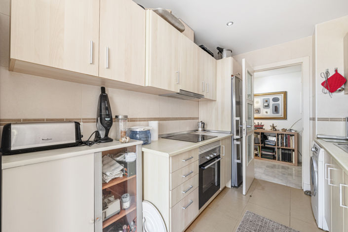 Image No.13-2 Bed Property for sale