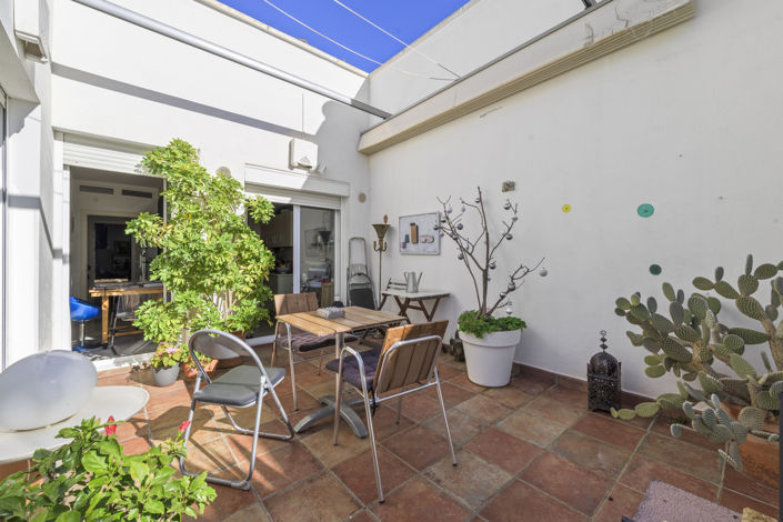 Image No.17-2 Bed Property for sale