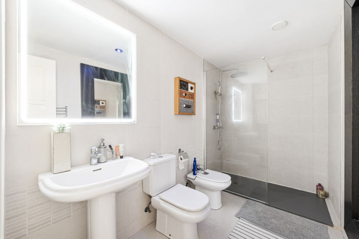 Image No.8-2 Bed Property for sale