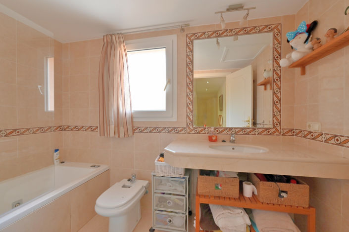 Image No.10-3 Bed House for sale