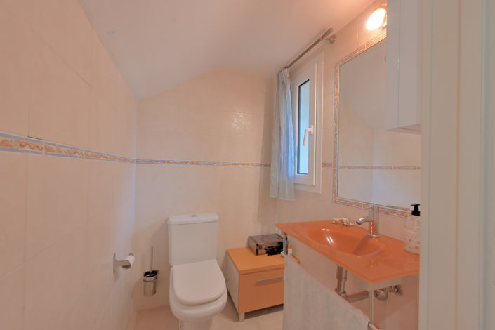 Image No.15-3 Bed House for sale