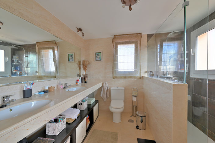 Image No.5-3 Bed House for sale