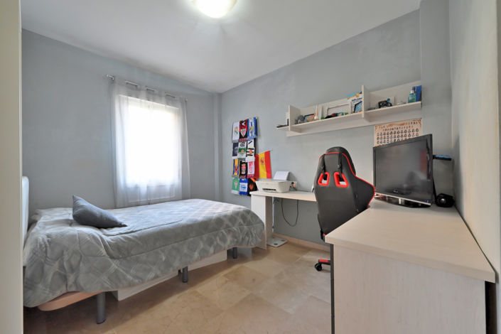 Image No.15-3 Bed Property for sale
