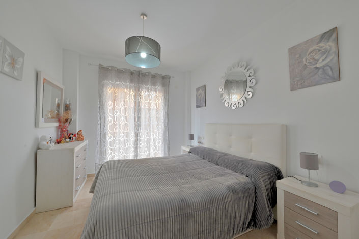 Image No.8-3 Bed Property for sale