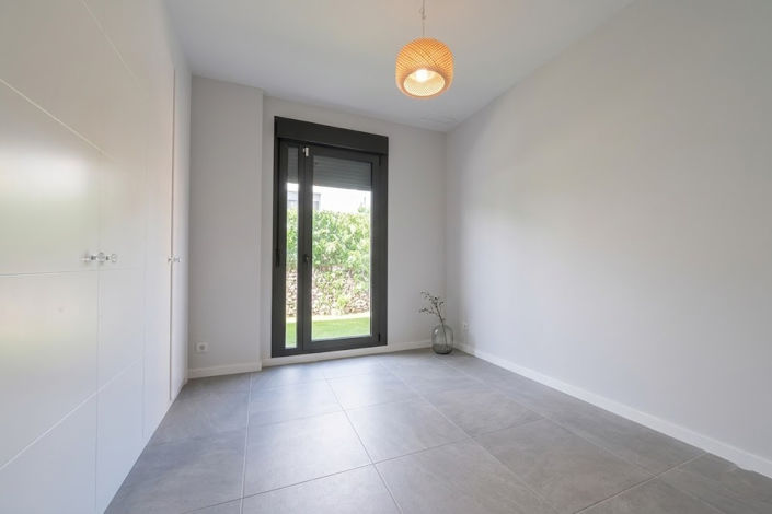 Image No.17-4 Bed House for sale