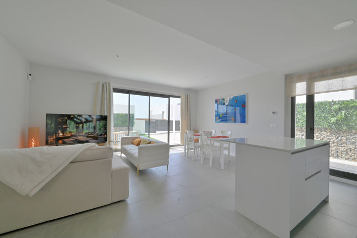 Image No.2-4 Bed House for sale