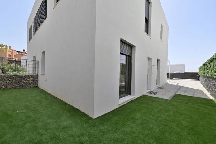 Image No.21-4 Bed House for sale