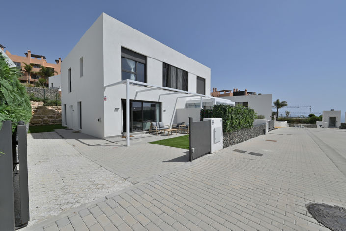 Image No.26-4 Bed House for sale