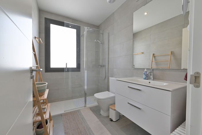 Image No.5-4 Bed House for sale