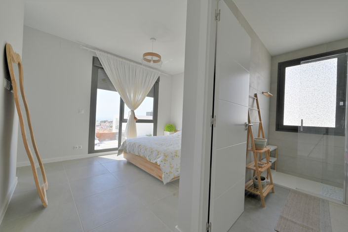 Image No.6-4 Bed House for sale