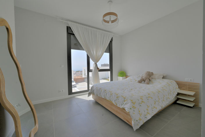 Image No.9-4 Bed House for sale