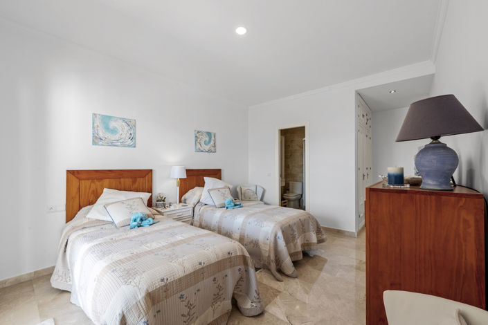 Image No.42-5 Bed Villa for sale
