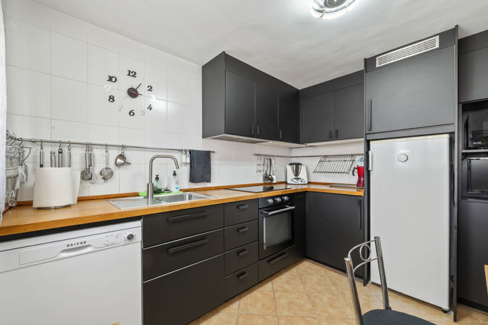 Image No.12-5 Bed Townhouse for sale