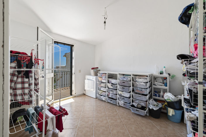 Image No.19-5 Bed Townhouse for sale