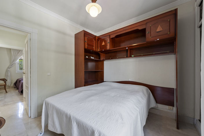 Image No.15-4 Bed Townhouse for sale