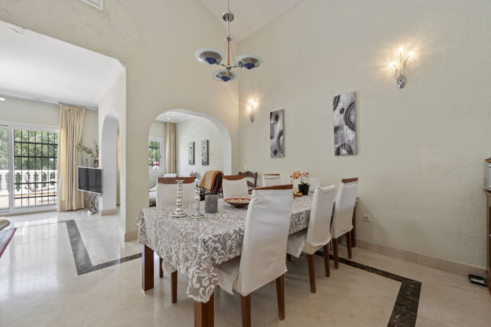 Image No.23-4 Bed Townhouse for sale
