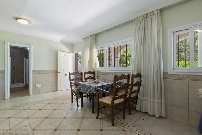 Image No.32-4 Bed Townhouse for sale