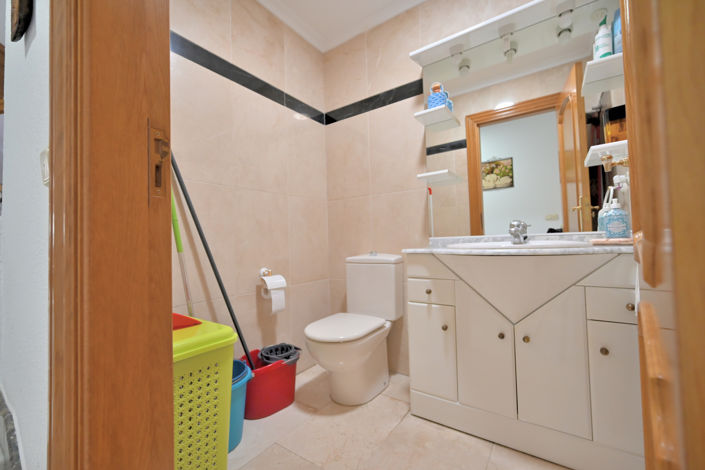 Image No.16-5 Bed House for sale
