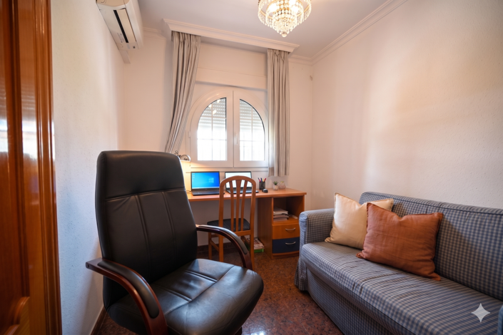 Image No.22-5 Bed House for sale