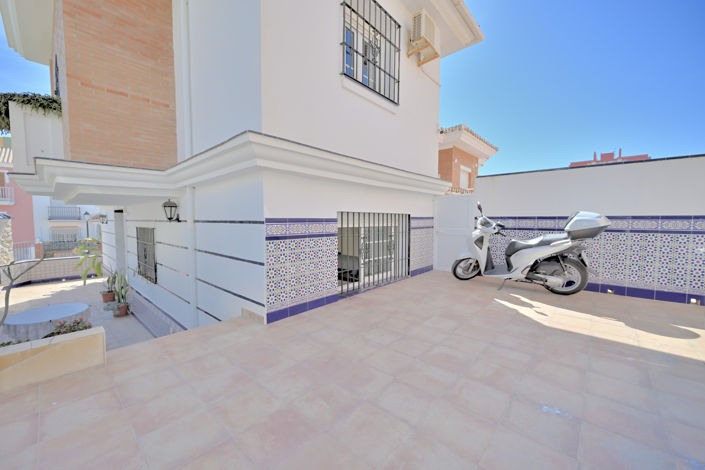 Image No.25-5 Bed House for sale