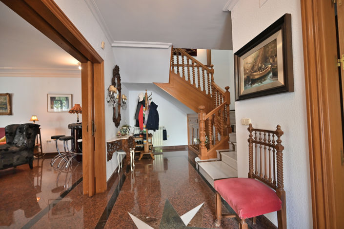 Image No.4-5 Bed House for sale