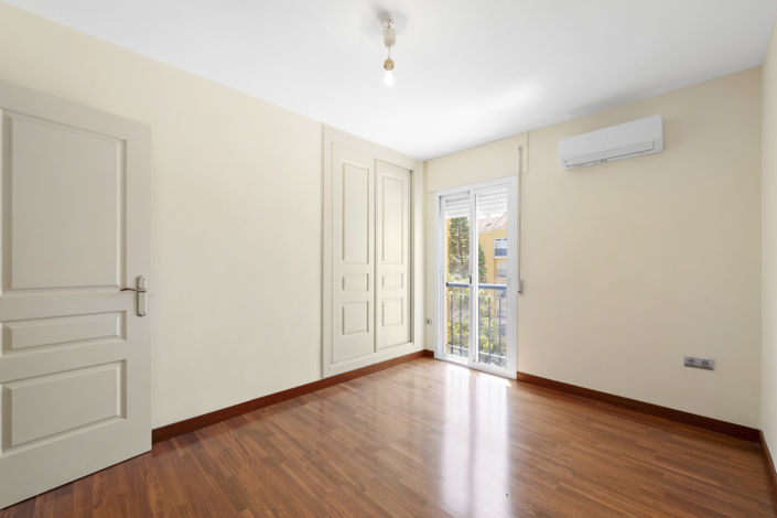 Image No.17-3 Bed Apartment for sale