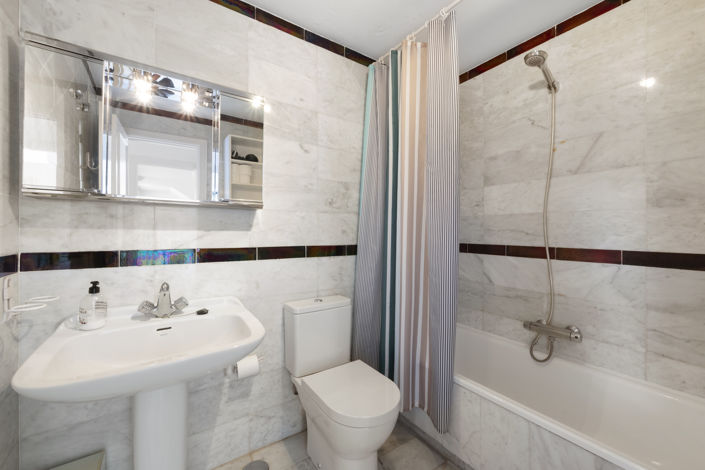 Image No.9-2 Bed Townhouse for sale