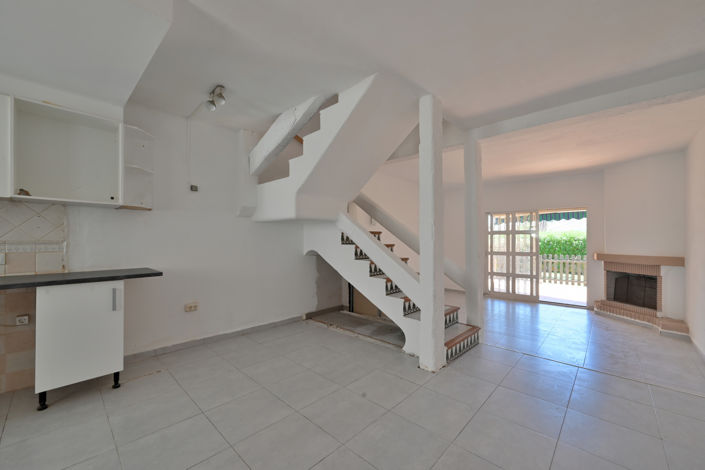 Image No.8-2 Bed Townhouse for sale