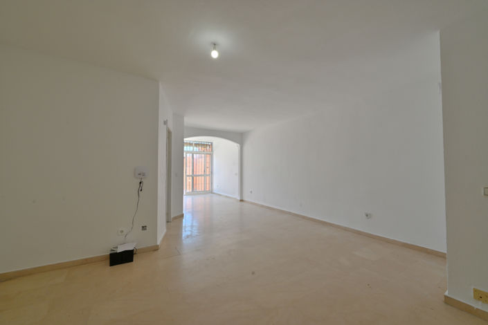 Image No.10-2 Bed Property for sale