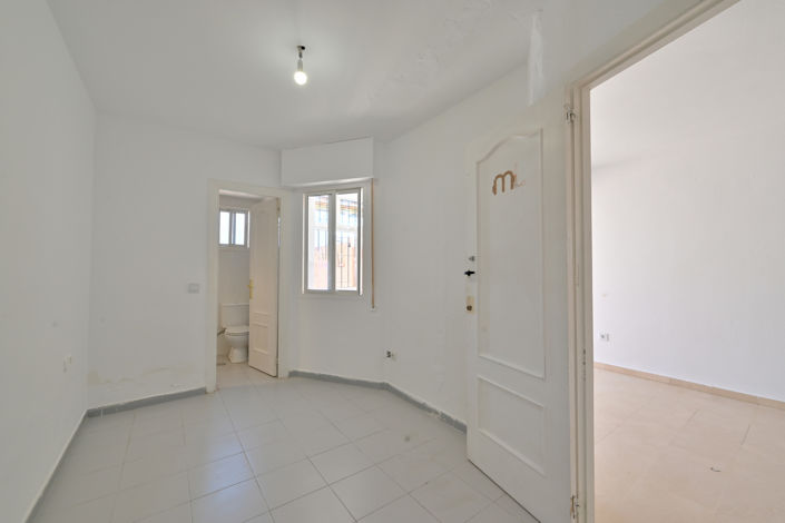 Image No.4-2 Bed Property for sale