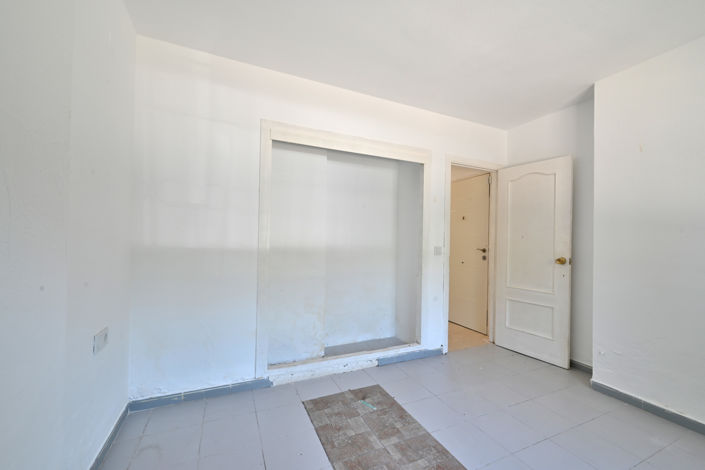 Image No.7-2 Bed Property for sale