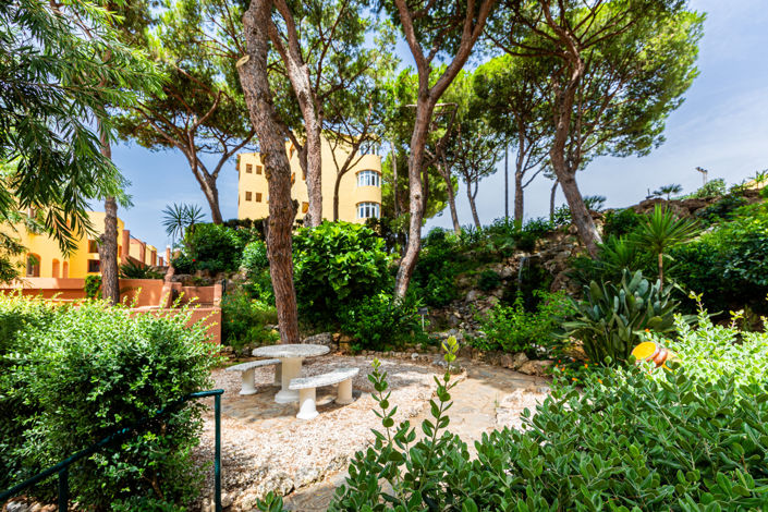 Image No.21-2 Bed Property for sale