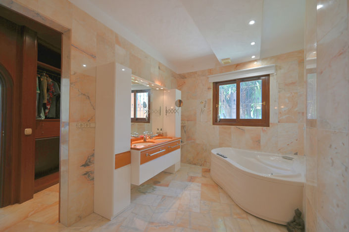 Image No.7-6 Bed Villa for sale