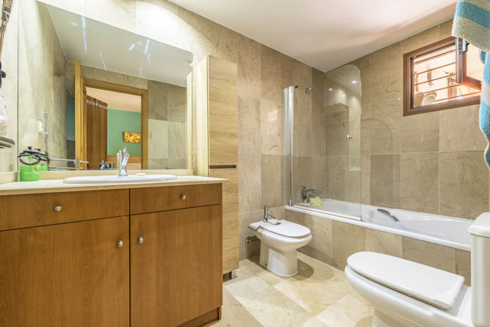 Image No.10-2 Bed Property for sale