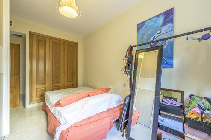 Image No.12-2 Bed Property for sale