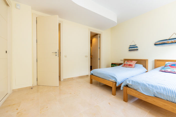 Image No.17-3 Bed Townhouse for sale