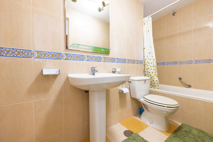 Image No.14-2 Bed Property for sale