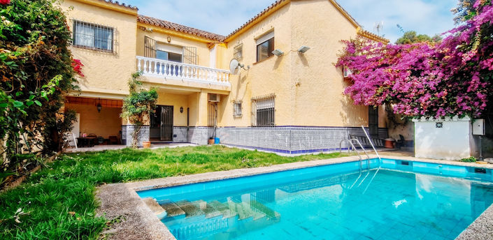 Image No.2-6 Bed Villa for sale