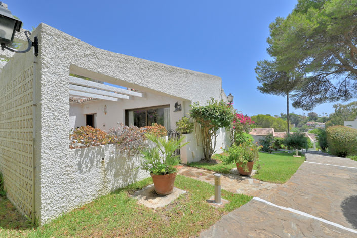 Image No.23-2 Bed Townhouse for sale