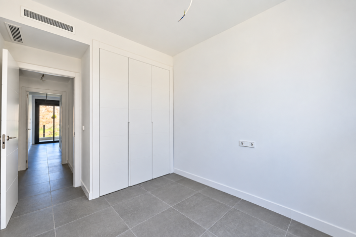 Image No.18-3 Bed Apartment for sale