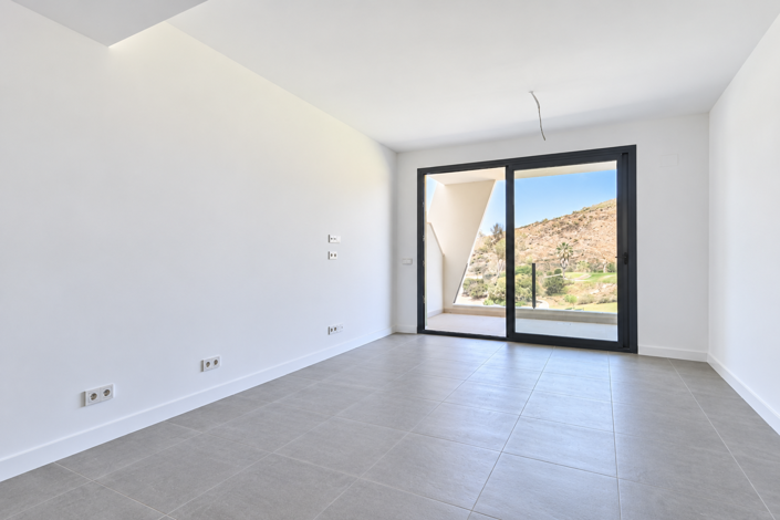 Image No.20-3 Bed Apartment for sale